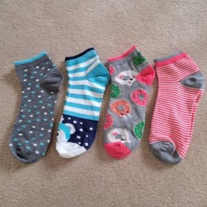 Set Of 4 Women's Socks Quarter Crew Mulicoloured Pink Blue Grey NWOT